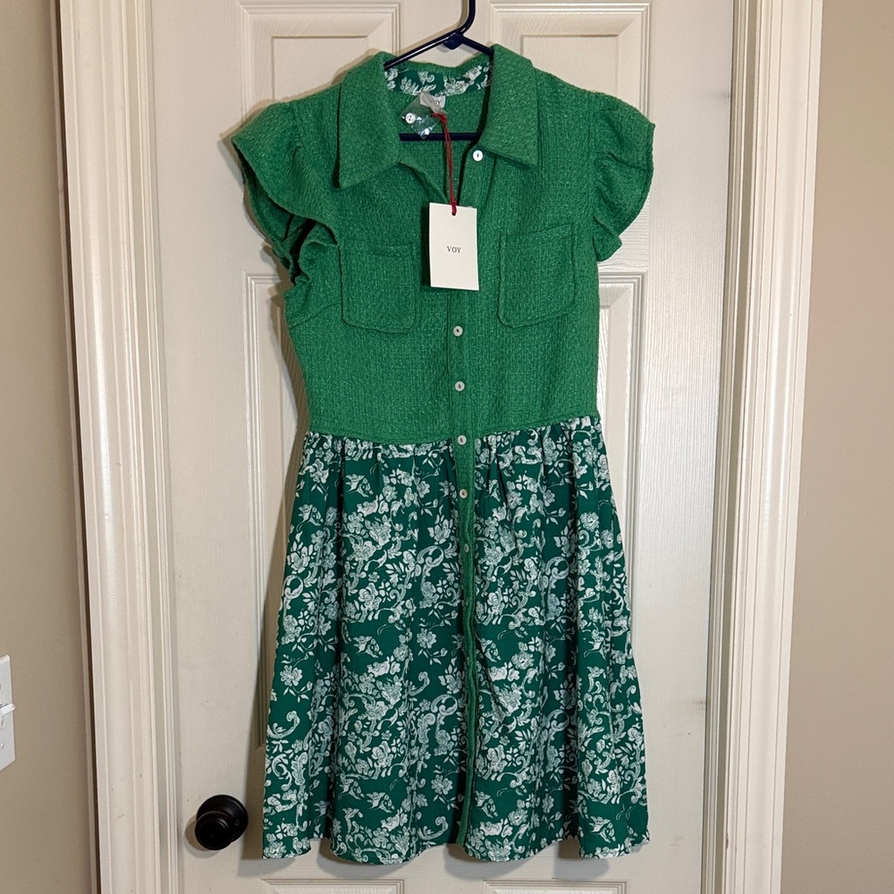 Green Floral Boutique Dress. Sz S. NWT. Flattering summer dress